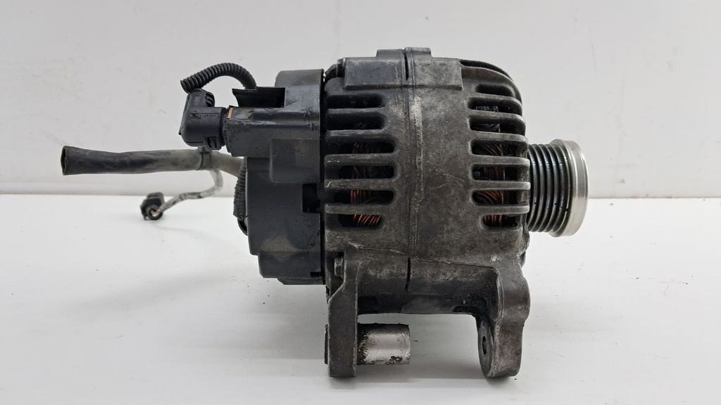 Генератор Volkswagen Tiguan 1.4 TSI 2011 03C903023G