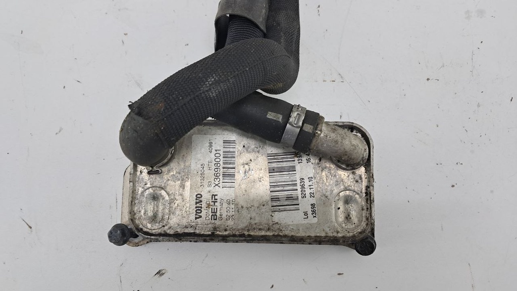 Радиатор масляный Volvo XC60 2.4L 2013 D5244T17 31325045