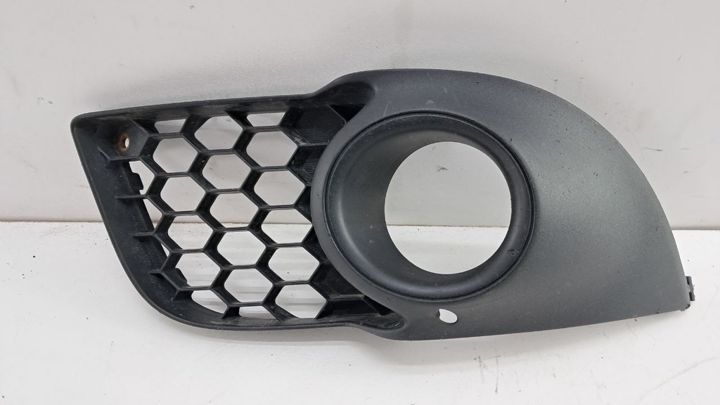 Накладка противотуманной фары Mitsubishi Lancer X 10 07-15 гг 8321A123