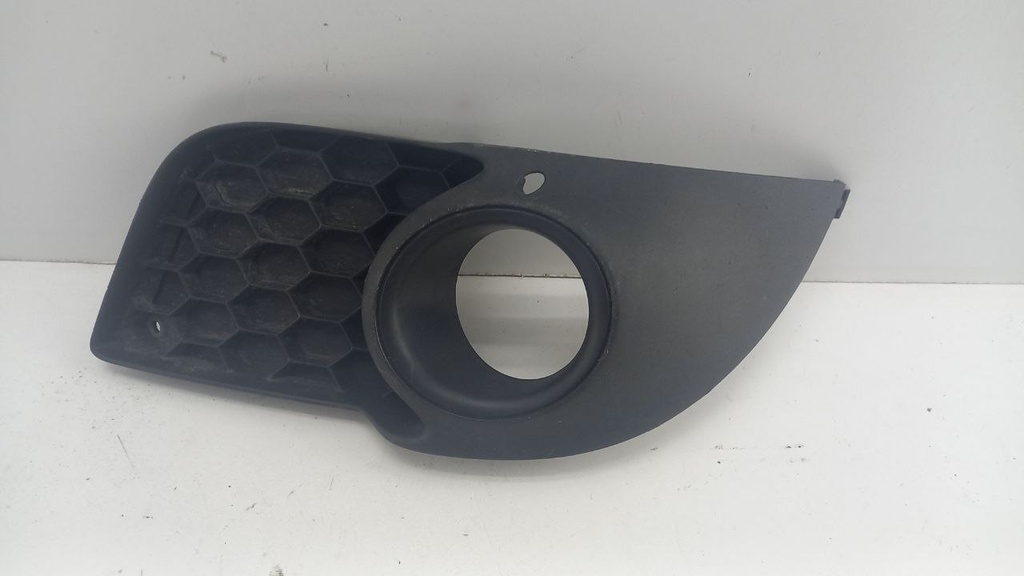 Накладка противотуманной фары Mitsubishi Lancer X 10 07-15 8321A124