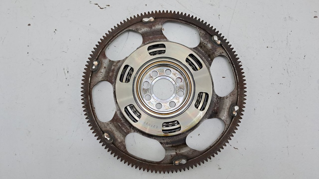 Маховик двигуна Toyota Yaris Auris 1.3 16v 2006-2011 рр 134510N010