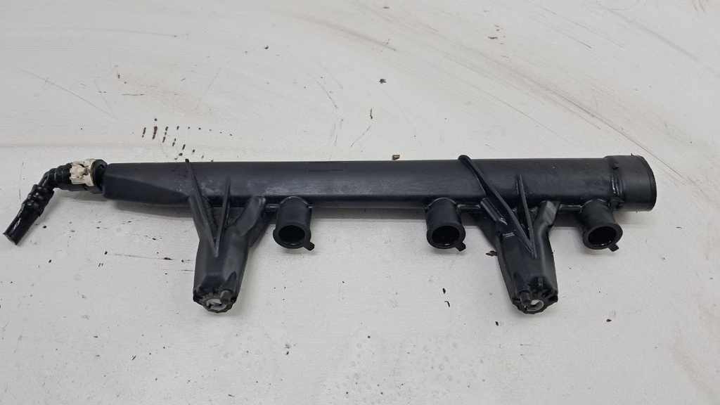 Топливная рампа Citroen C3 1.2L 2016 гг 9676020480