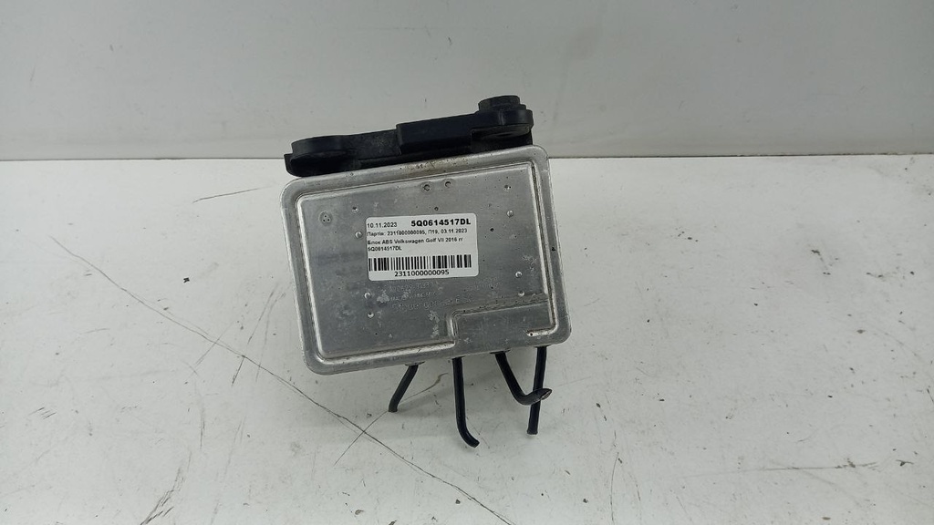 Блок ABS Volkswagen Golf VII 2016 рр. 5Q0614517DL