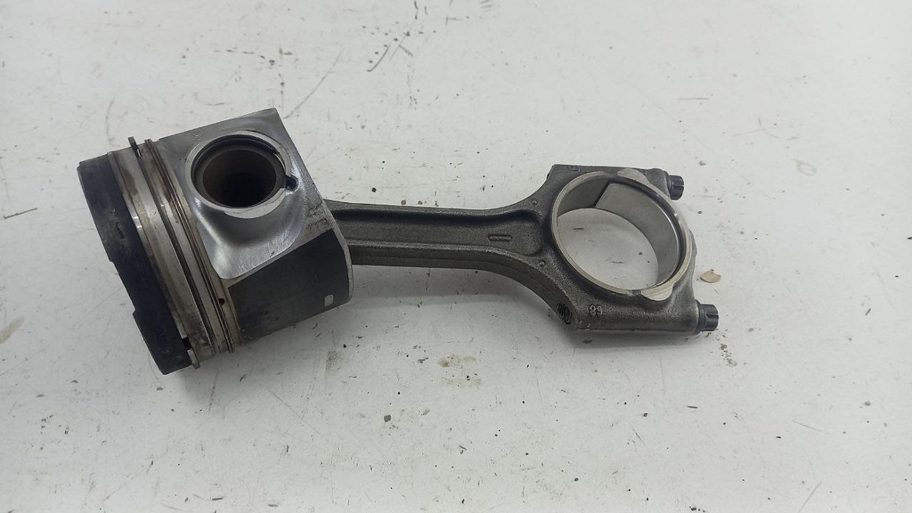 Поршень (+шатун) Volvo S80 II XC70 V60 S60 2.4 D3 D5 2012 гг 81L123