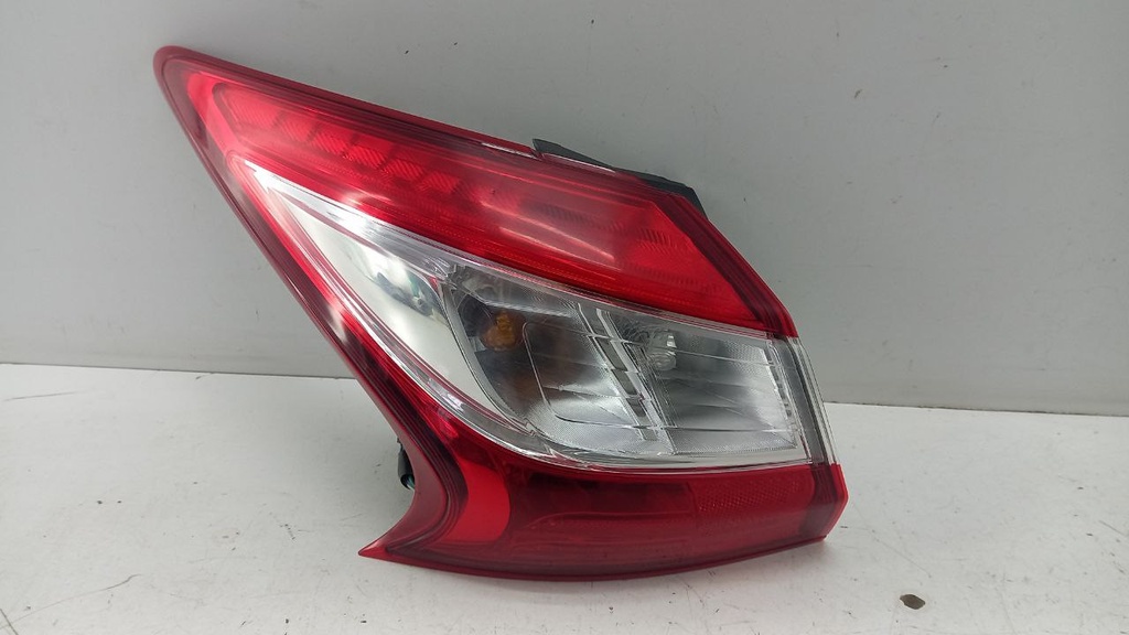 Ліхтар задній лівий Nissan Pulsar 2014-2018 22018066