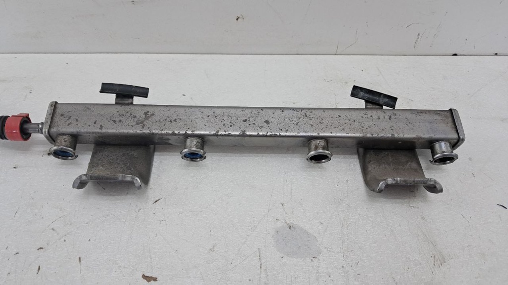 Паливна рампа Mazda 3 6 2.0 2003-2008 рр 4M5G9D280FB