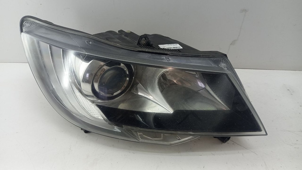 Фара правая Skoda Superb 2008-2015 3T1941016G