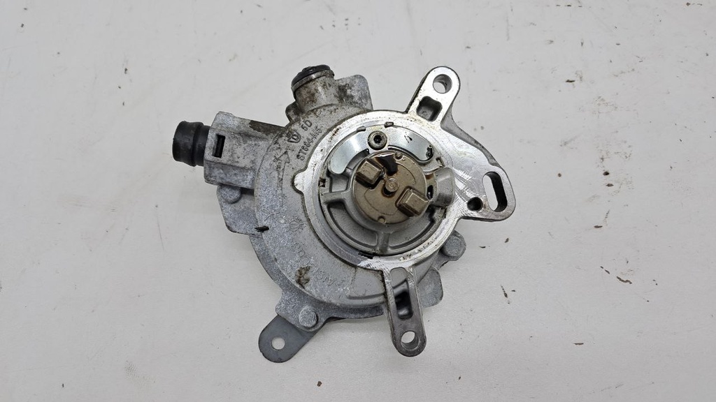 Вакуумний насос Ford Focus 1.0 ecoboost 2016 рр. CM5G2A451GB