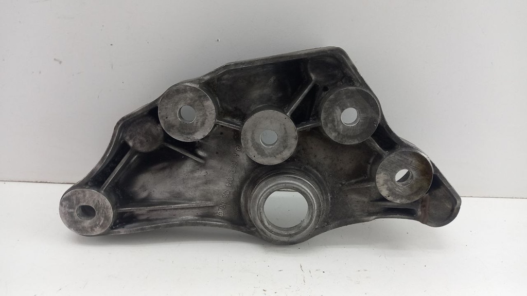 Кронштейн редуктора Mercedes-Benz C 3.0 2015 рр. A6420140500