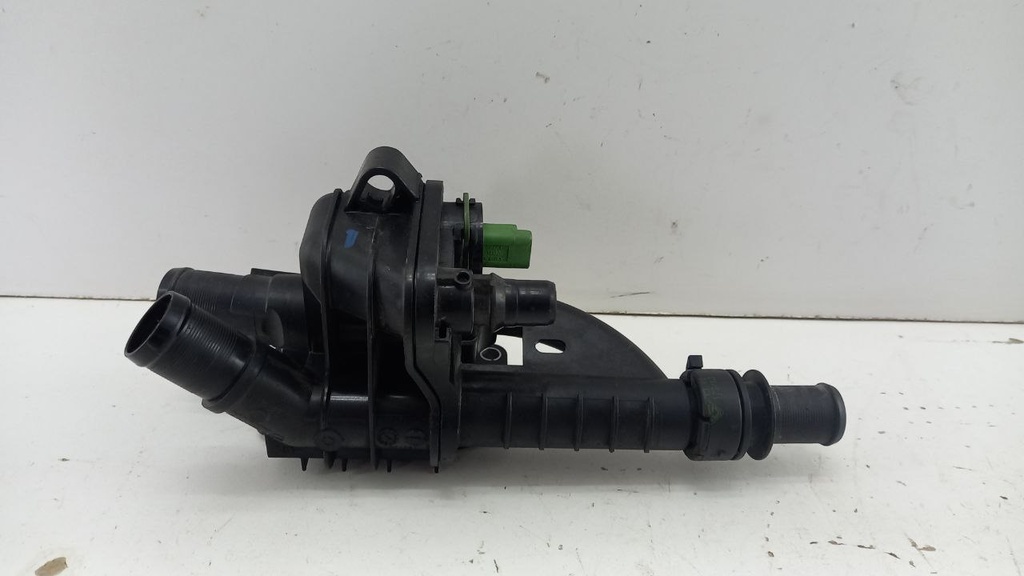 Корпус термостата Citroen C3 C4 Berlingo 1.6 HDi 2012 гг 9684588980