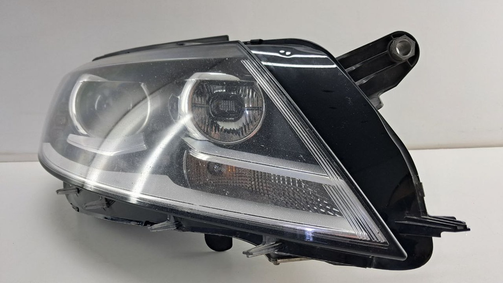 Фара правая Volkswagen Passat CC 2012-2017 3C8941752J