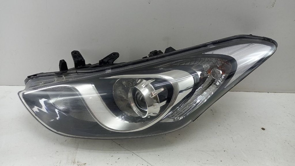 Фара ліва Hyundai I30 II 2012-2017 92101A6000