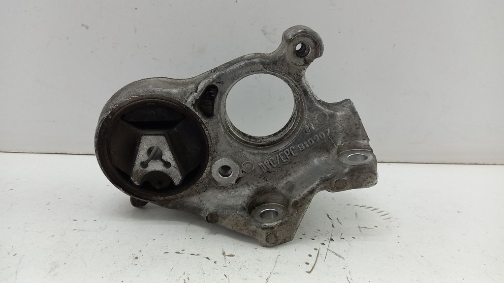 Кронштейн промвала Citroen C3 C4 Berlingo 1.6 HDi 2012  9684500180