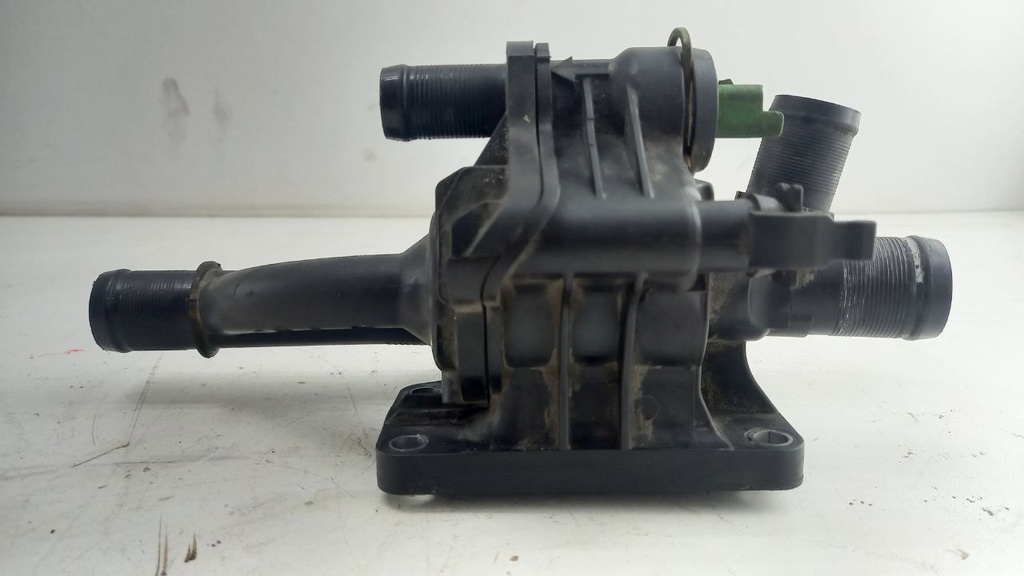 Корпус термостата Ford B-max 1.6 TDCi 2012-2017 гг 9820023280