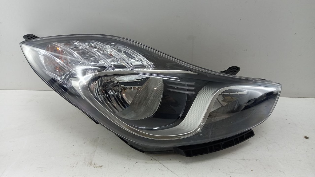 Фара правая Hyundai ix20 2010-2015 921021KXXX
