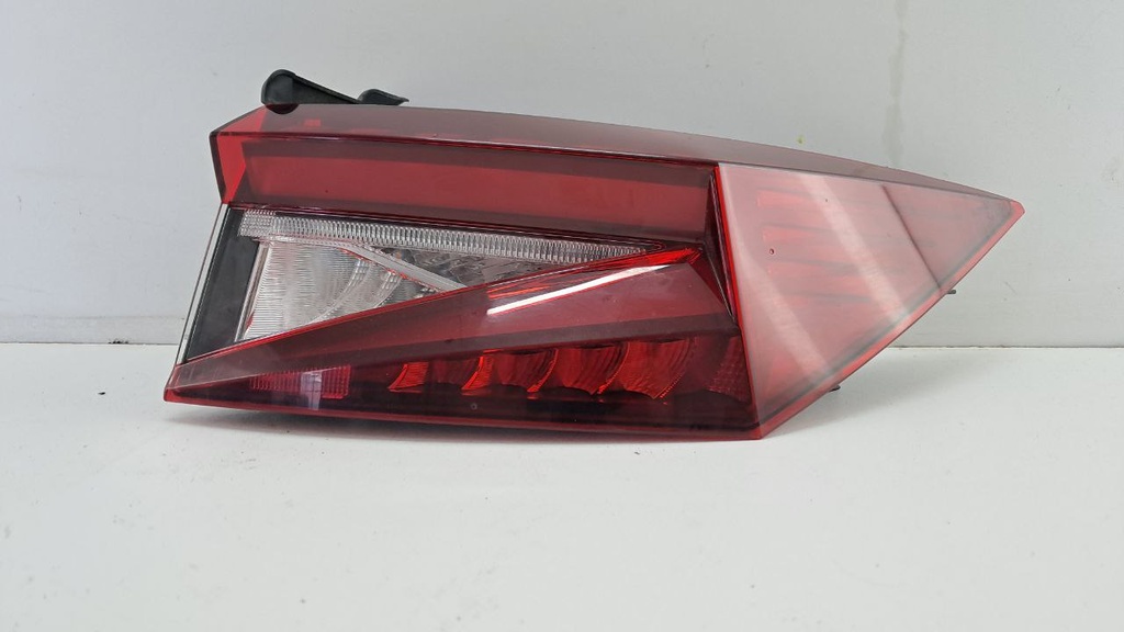 Фонарь задний правый Skoda Enyaq 2022 5LA945208