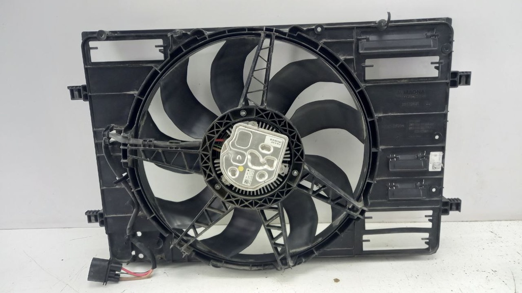 Вентилятор Volkswagen Passat B8 Golf VII 2018 5Q0121203DG