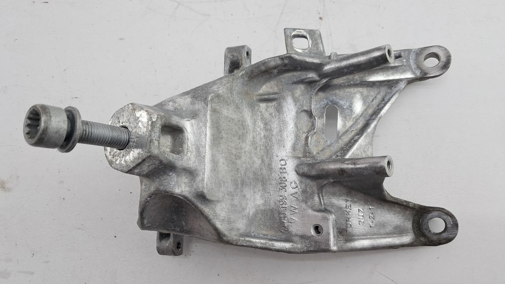 Кронштейн двигателя Audi A4 S4 B9 Q5 2.0 TDI 2021  4M0199308BQ