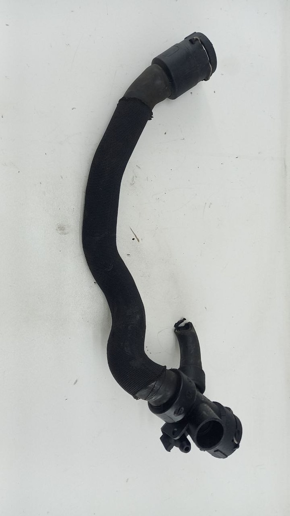 Трубка помпы Audi A4 B7 2.0 TDI 2007 гг 8E0121049L