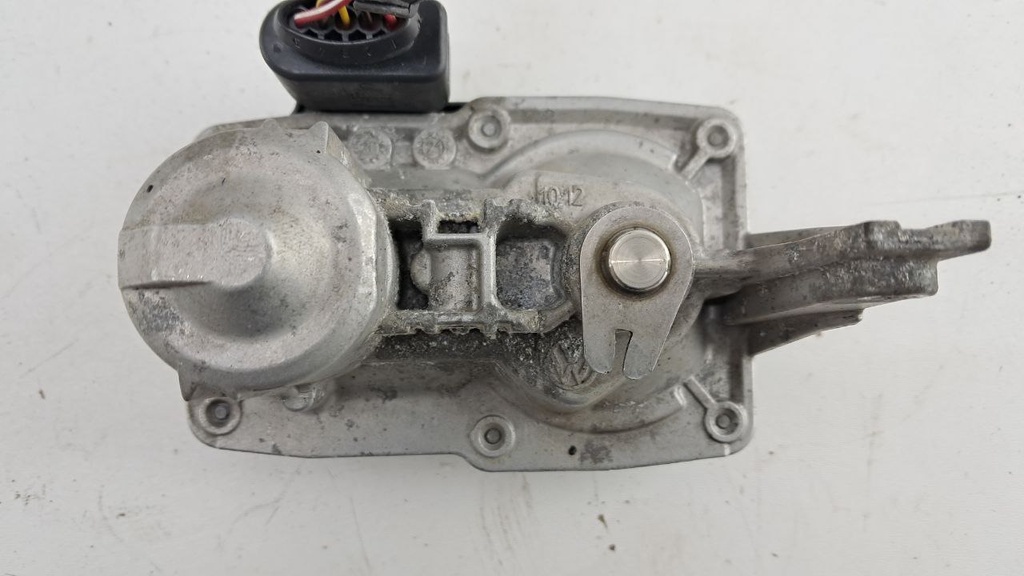 Дросельна заслінка Volkswagen Passat B8 2.0 TDI 2016 3Q0253691K