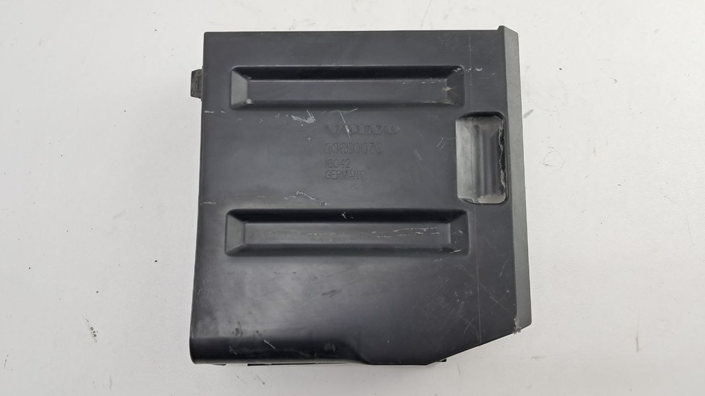 Кришка блоку управління Volvo S80 V70 2.5 turbo 2010 30650076