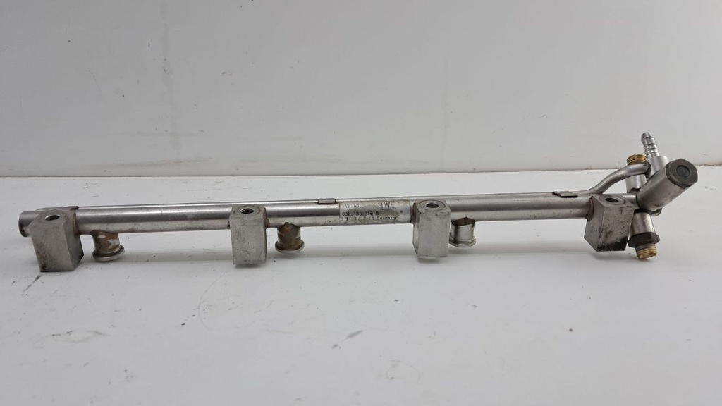 Топливная рампа Volkswagen Passat B7 3.6 FSI 2013 гг 03H133316M