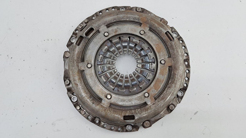 Корзина сцепления Seat Leon 1.6 TDI 2013-2020  04L141025A