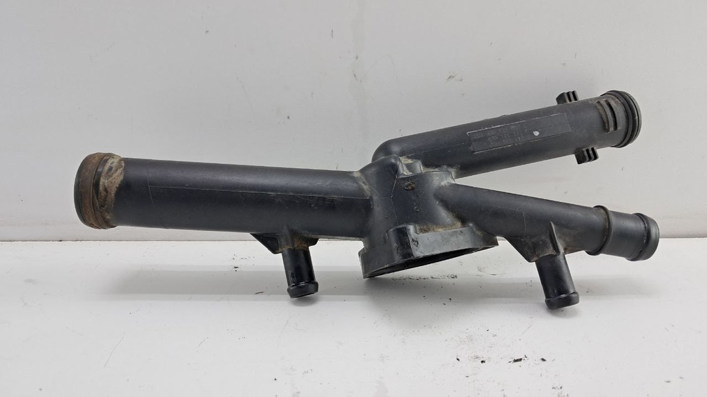 Корпус термостата Volkswagen Passat B7 3.6 FSI 2013 рр 03H121026C