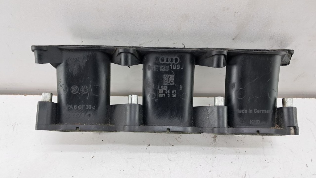 Впускний колектор Audi A6 C6 A8 2.8 FSI 2008 рр 06E133109J