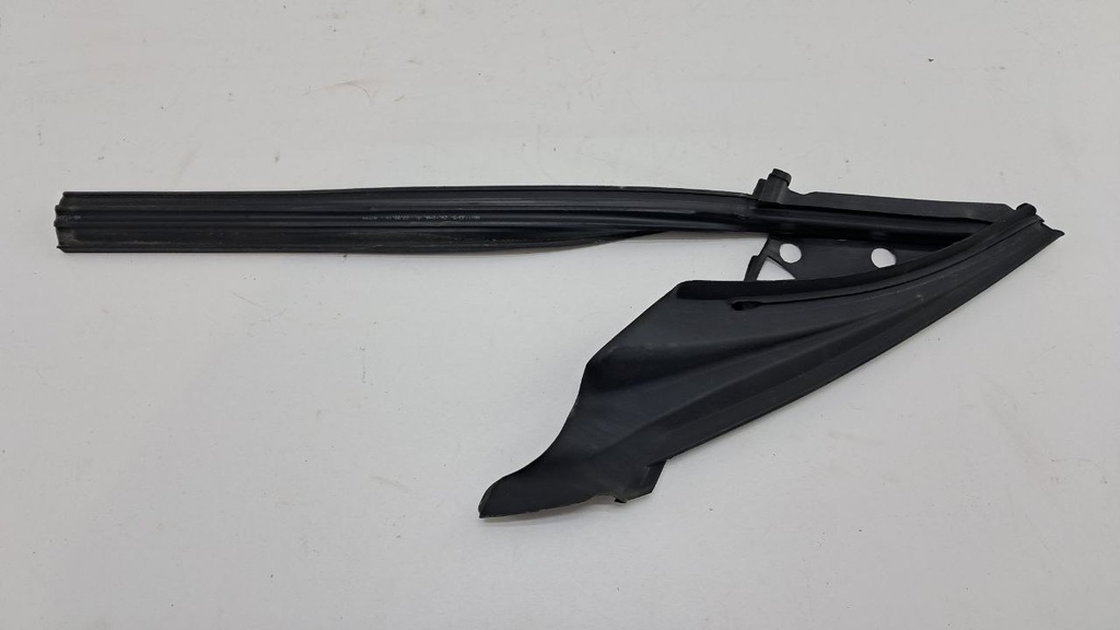 Уплотнительная резина стекла L BMW 5 GT F07 F10 F11 2014 7196333