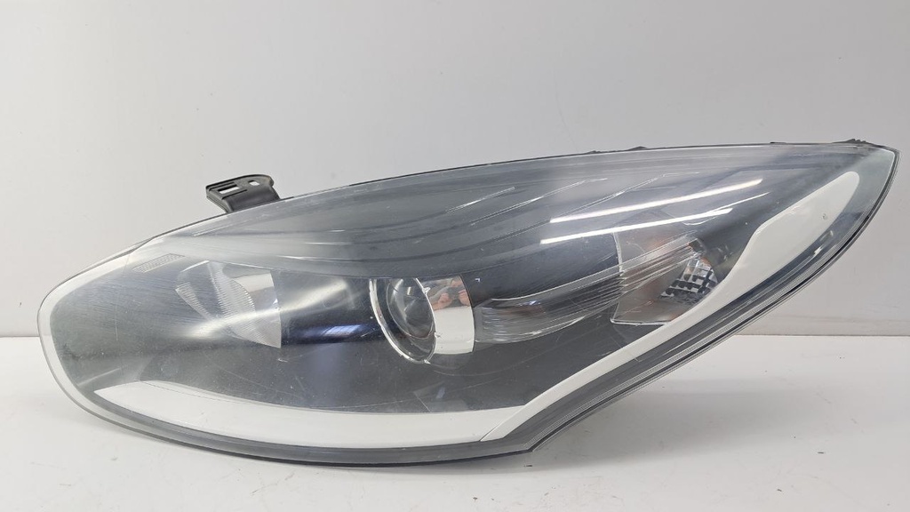 Фара левая Renault Megane III 2015 260601781R
