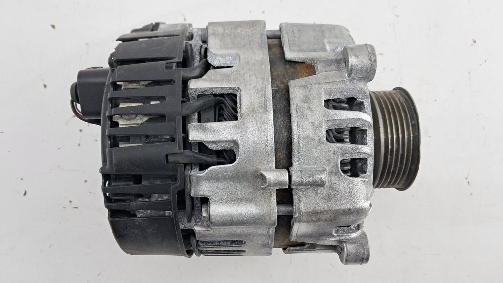 Генератор Audi A4 S4 B9 Q5 2.0 TDI 2021 04L903018A