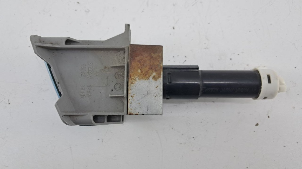 Форсунка омивача фари ліва Mitsubishi ASX 2012 рр 8265A643