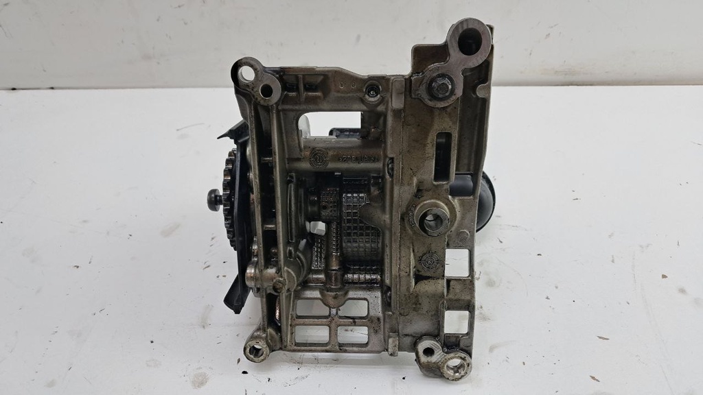 Масляный насос BMW 7 F01 3.0d N57D30A 2009-2015 7823009