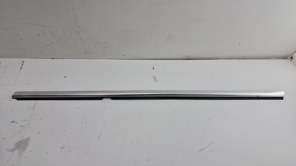 Молдинг скла двері Volkswagen Passat CC 2008-2017 3C8839475F