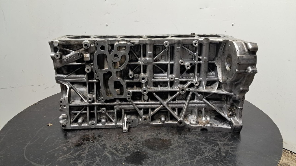 Блок двигателя (под шлифовку) BMW 7 F01 3.0d N57D30A 2009-2015 7823013
