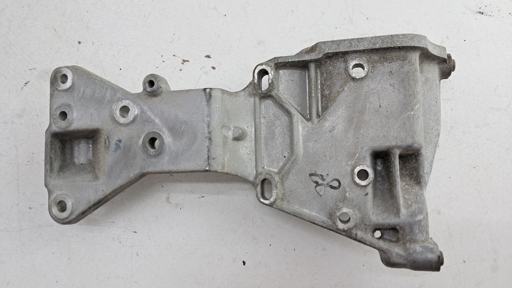 Кронштейн генератора Volvo S80 V70 2.5 turbo 2010 31258329