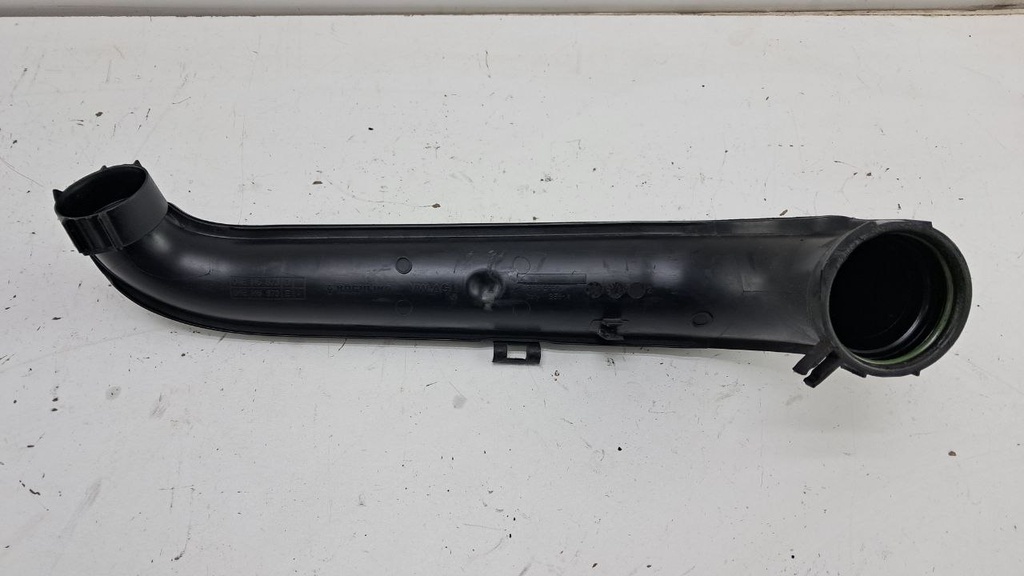 Патрубок інтеркулера Volkswagen Golf 6 1.4 TSI 2012 рр 04E145673B