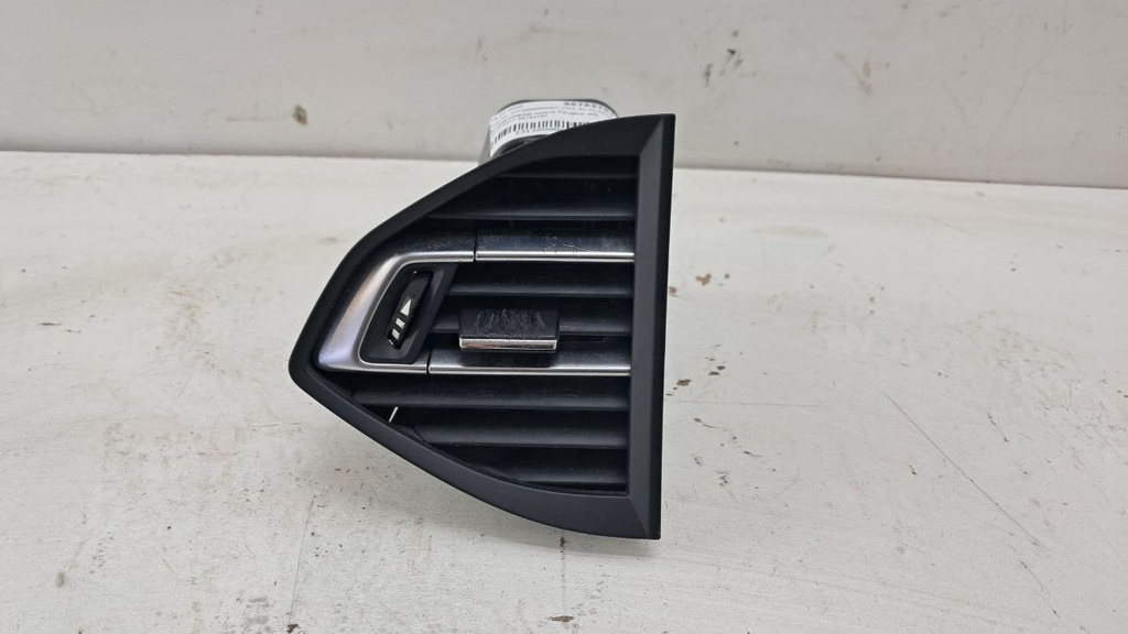 Дефлектор воздуха левый Peugeot 308 2014-2017 96782701