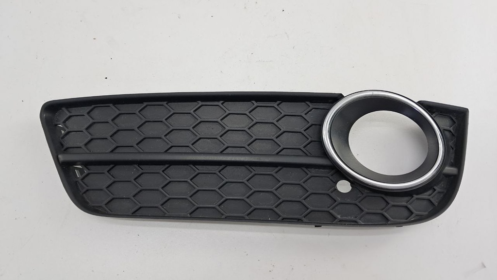 Решетка переднего бампера левая Audi A5 2007-2011  8T0807681