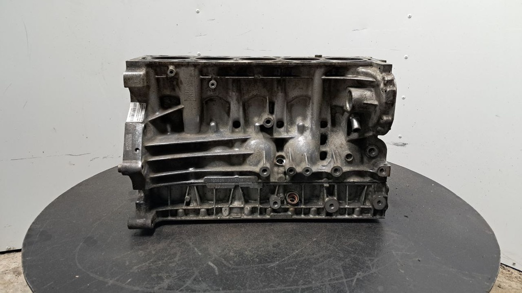 Блок двигуна VOLVO V70 XC70 S60 XC60 2.4 D D4 D5 2012 31359187