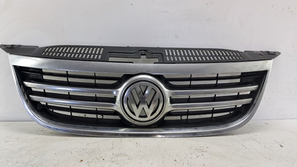 Решетка радиатора Volkswagen Tiguan 2012 5N0853653A