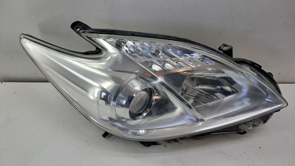 Фара права Toyota Prius 2012 8113047510