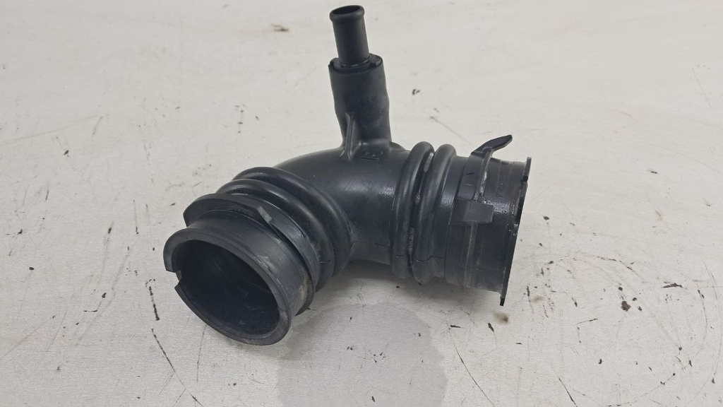 Патрубок воздушного фильтра Toyota Yaris 1.3 16v 2013 178800Y030