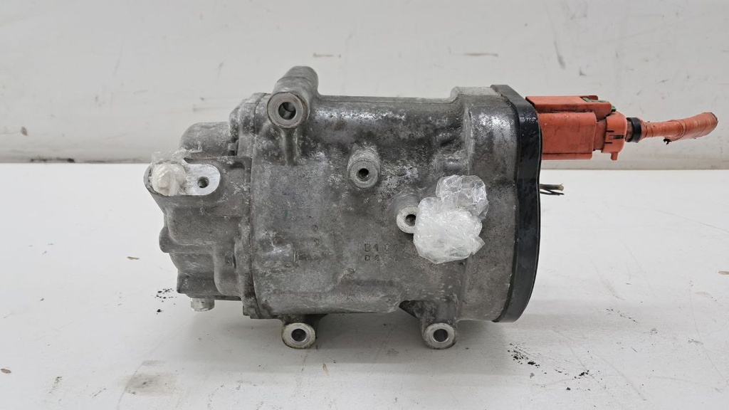 Компрессор кондиционера Toyota Prius Corolla 1.8i 16V 2020 0424000370