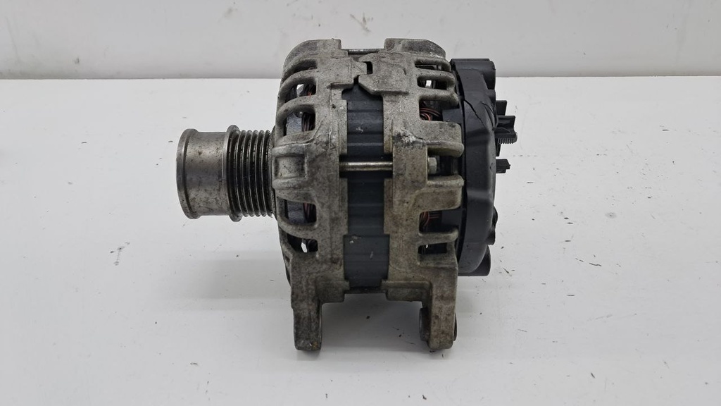 Генератор Volkswagen Polo 1.0 TSI 2019 04E903015A