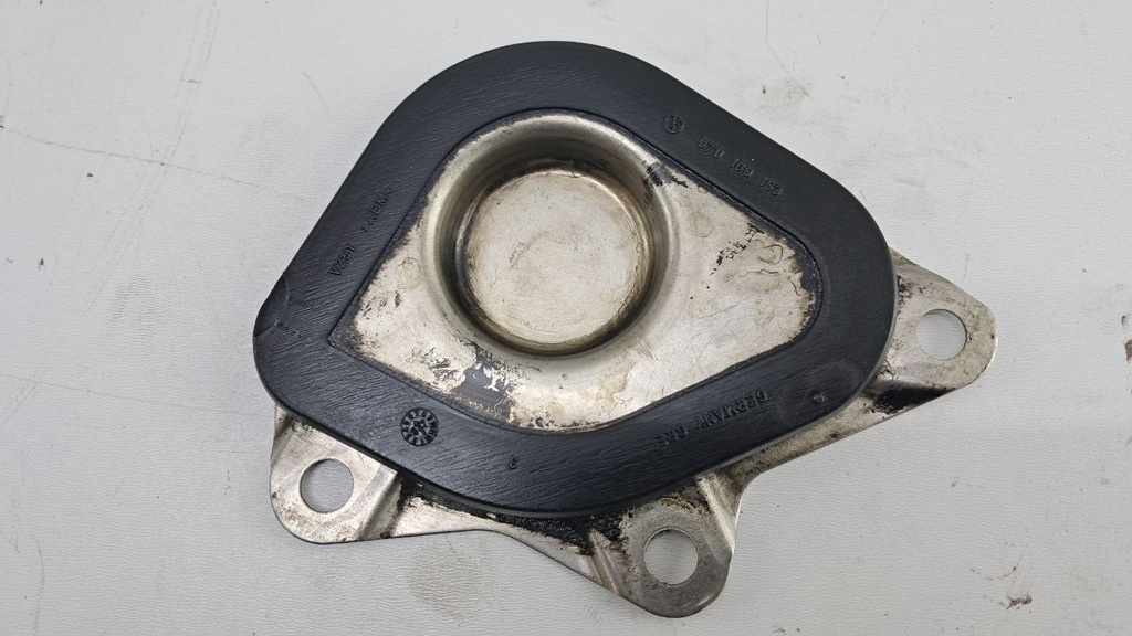 Крышка водяного насоса Volkswagen Transporter T5 2.5 TDI BNZ 2003-2015  070109153