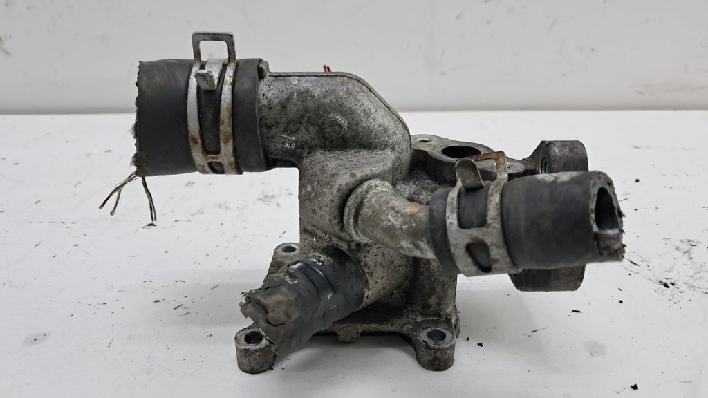 Фланець системи охолодження Mazda 6 L3-VDT 2.3 2002-2008 рр. L3K915177