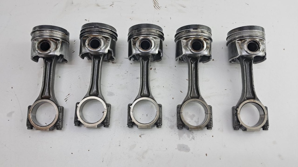 Поршень (+шатун) Volkswagen Transporter T5 2.5 TDI BNZ 2003-2015 038J