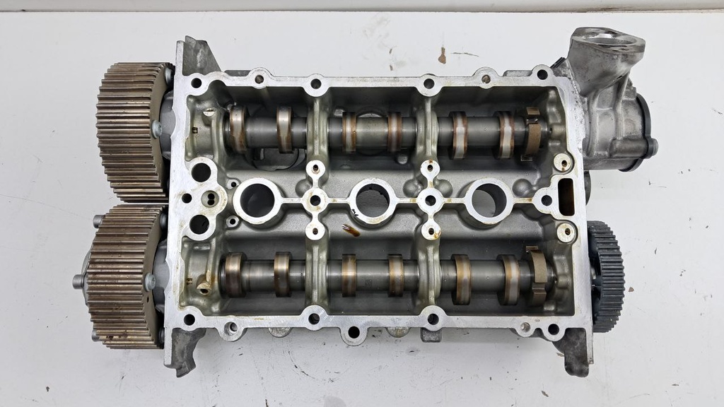 Крышка клапанов Volkswagen Polo 1.0 TSI 2019 04C103479H